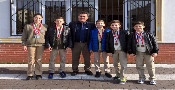 Mudanya ilingirolu Ortaokulu Yzmede Madalyalar Toplad